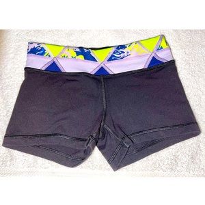 “IVIVVA” BLACK & MULTI-COLORED WAISTBAND IN EXCELLENT CONDITION, GIRLS SIZE 10